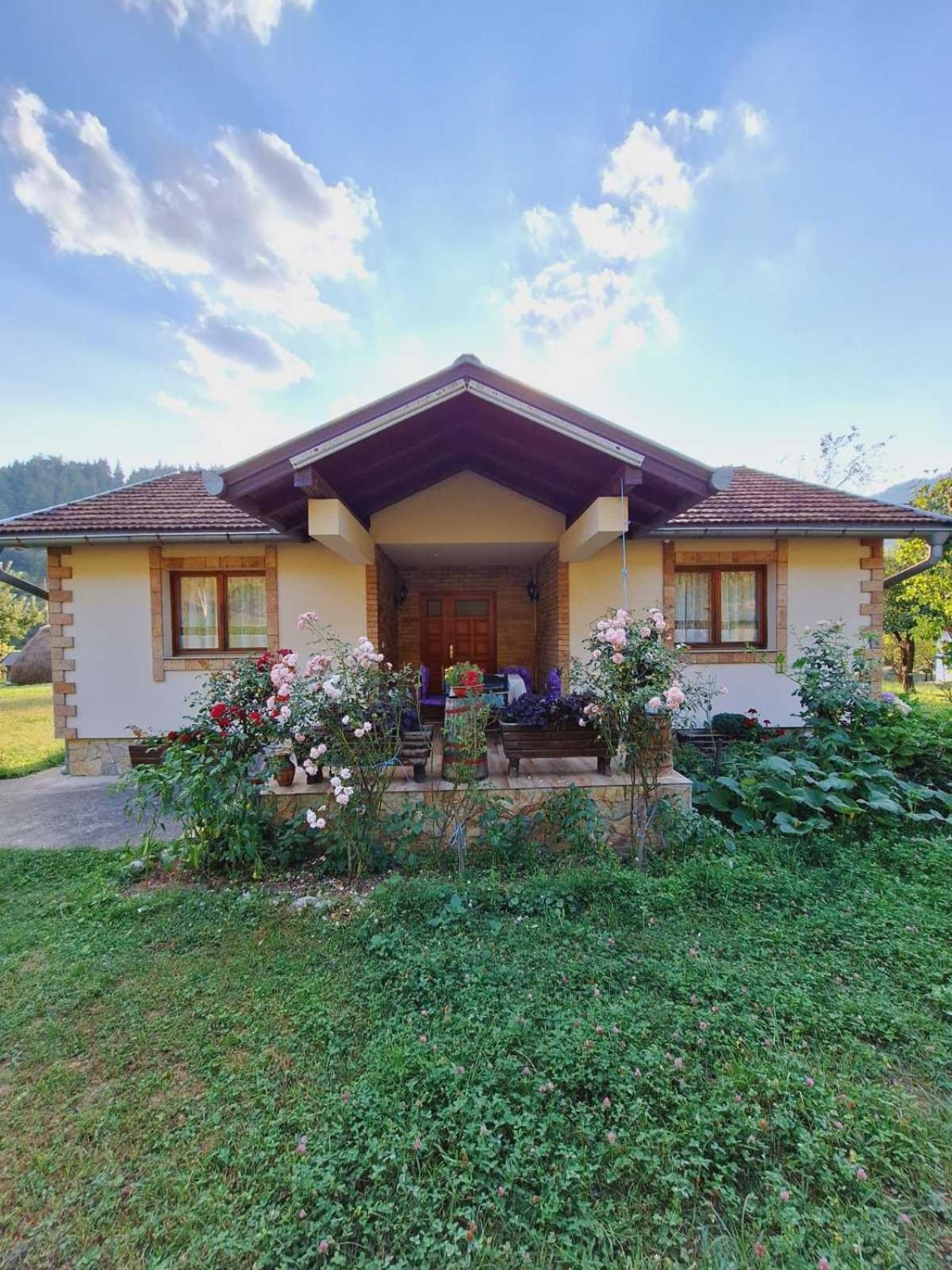 Apartment "Mira" ฟอชา ภายนอก รูปภาพ